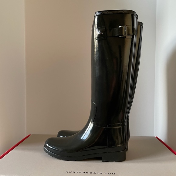 Hunter Women’s original refined tall gloss rain boots in black - Picture 4 of 6